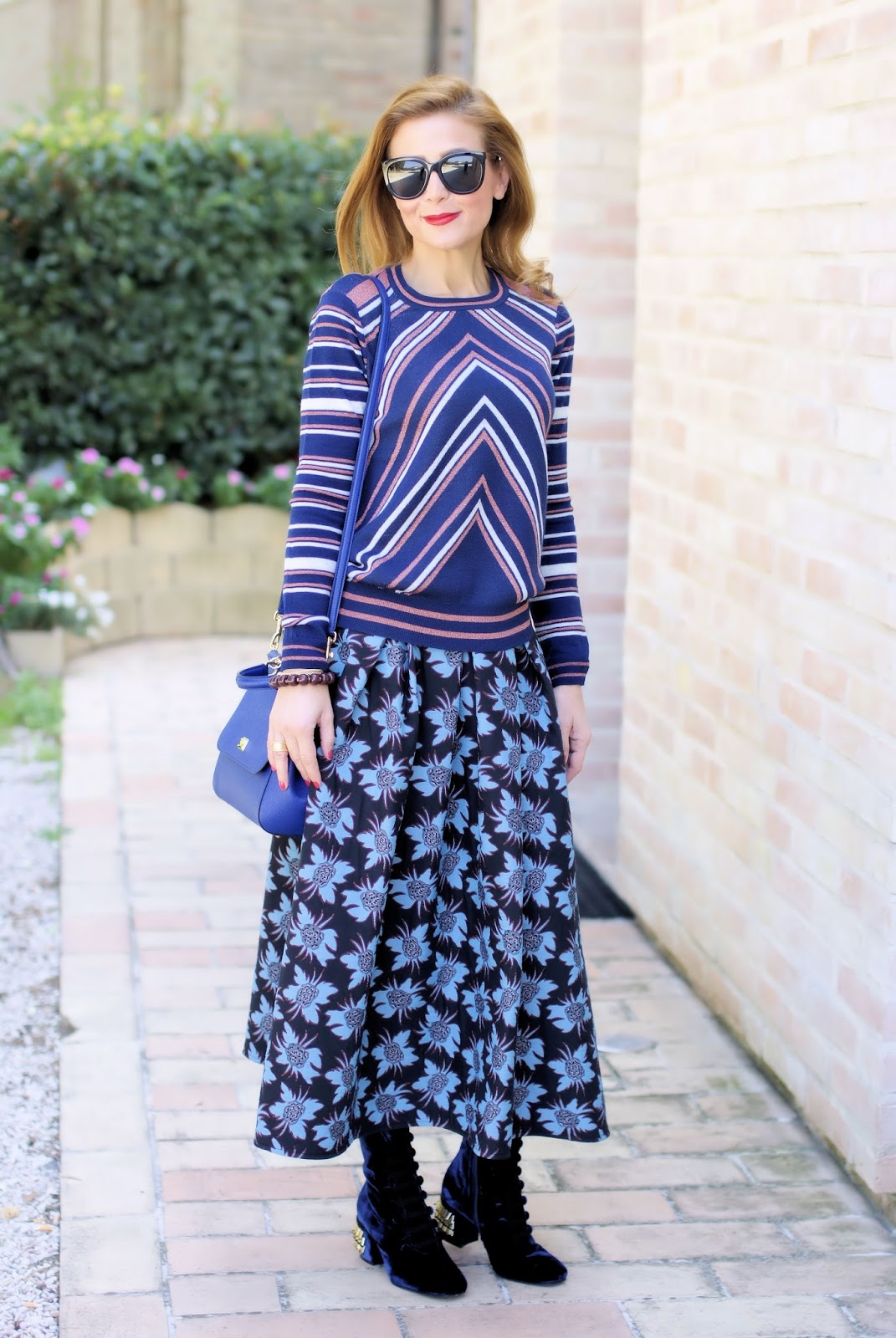 Stripes and flowers: mix of prints outfit with 1.2.3 Paris Pyramide sweater on Fashion and Cookies fashion blog