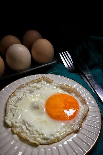 BREAD TOAST WITH SUNNY-SIDE UP EGG