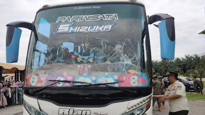 Bus Jemaah Haji Kecelakaan dan Kondisinya Ringsek Berat di Kecamatan Meranti 