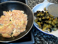 Pollo salteado y berenjena frita.