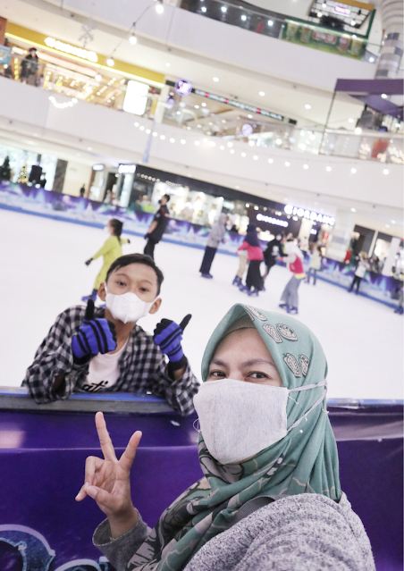 main ice skating dan tiket ice skating cibinong city mall