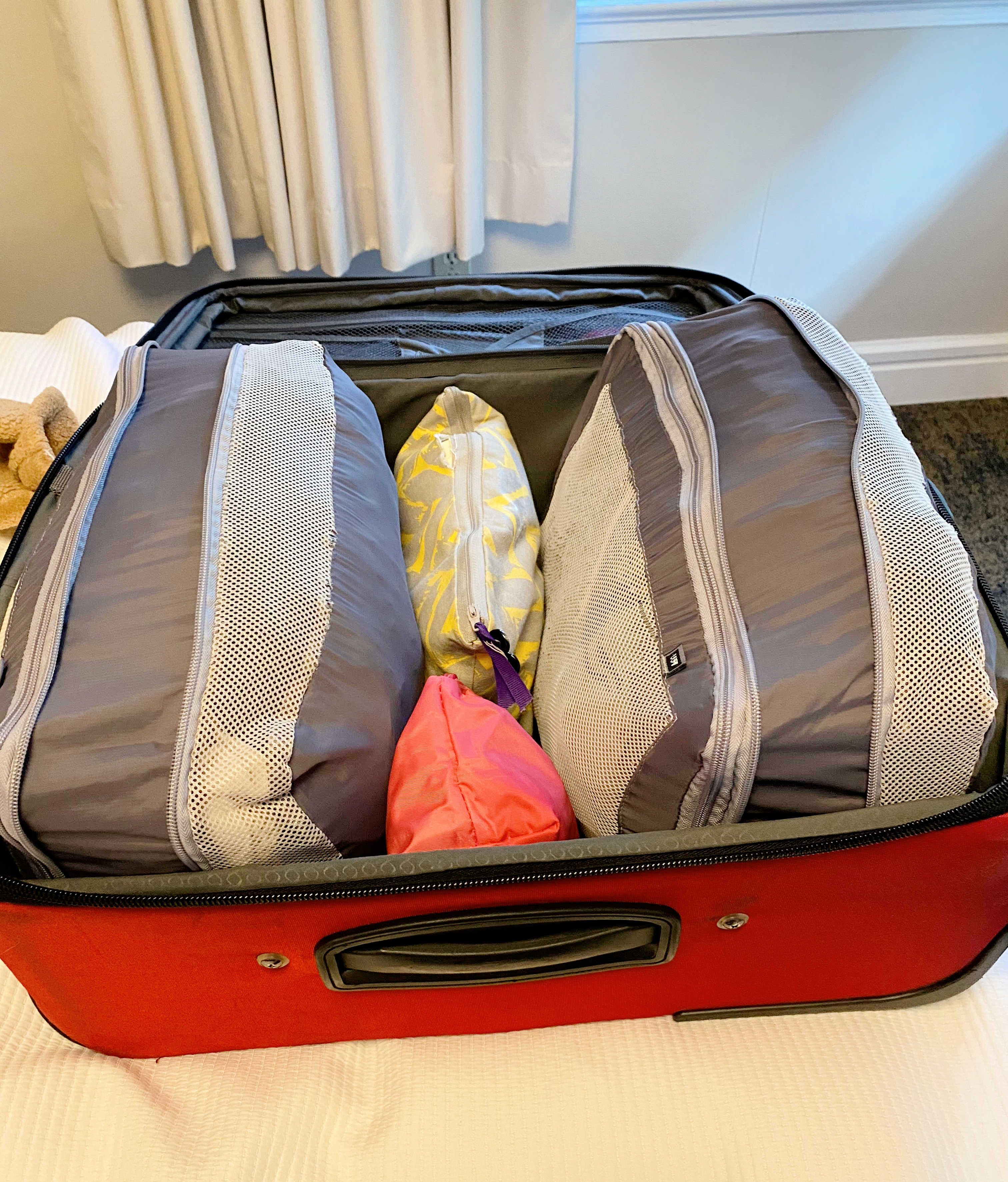 packing cubes travel blogger