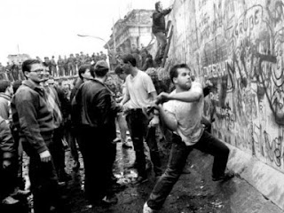 Berlin Duvarı Nedir? Niçin Kuruldu? Nasıl Yıkıldı? Ne Amaçla Yapıldı?