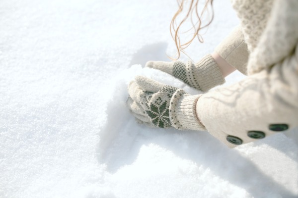 FUN KID PROJECT: MAKE SNOW ROCKETS! #snowrockets #snowcraftsforkids #snowcrafts #snowscienceexperimentsforkids #snowrecipesforkids #snowplayideas #snowplay #snowscience #snowrecipes