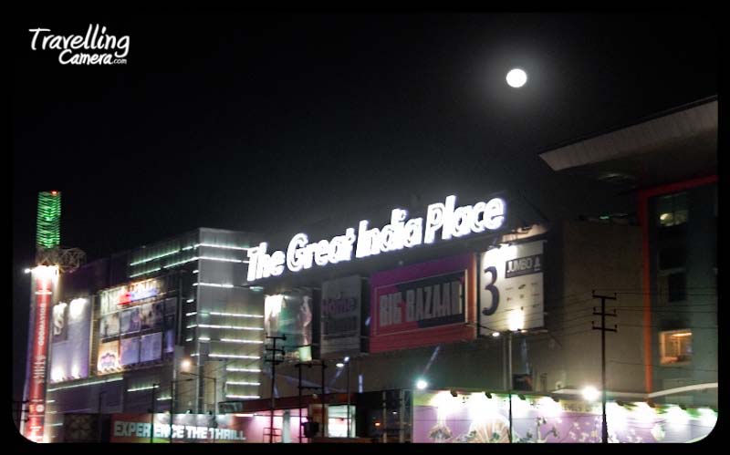 http://phototravelings.blogspot.com/2010/09/great-india-place-mall-in-noida- 