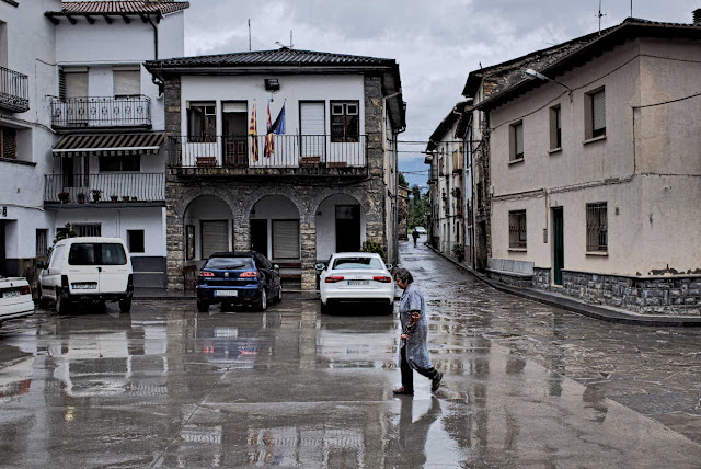 La plaza lloviendo