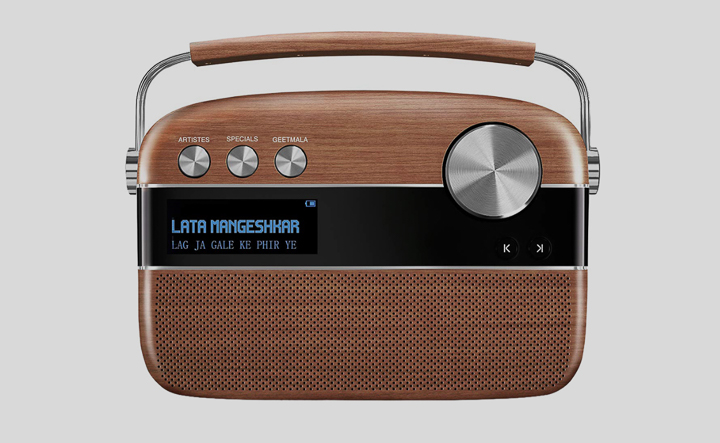 In last one month, 2 friends reached out to know about Saregama Carvaan. Certainly they had read enough about it and it seems most of the folks go through the same dilemma in mind & the obvious question is - "Is Saregama Carvaan worth?". And it's always tricky to answer such questions which are mainly about the worth. Worth of anything is dependent on individual priorities and factors of decision making. So whenever anyone approached me to know about it, I usually asked to call me so that I can explain it in details to help the person on other side make an informed choice.