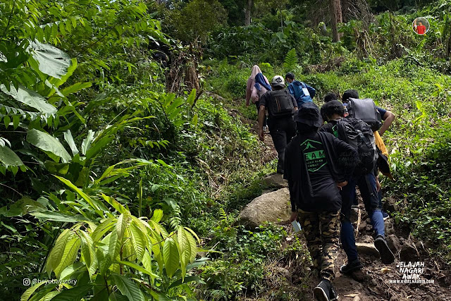 Ngobrol Asik di Air Terjun Lubuk Hitam