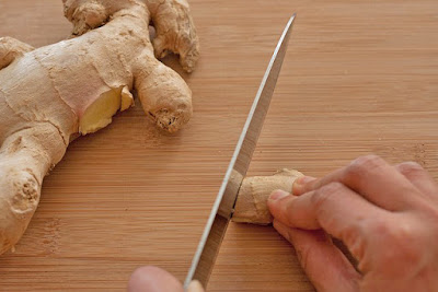 Cut off dryends of ginger