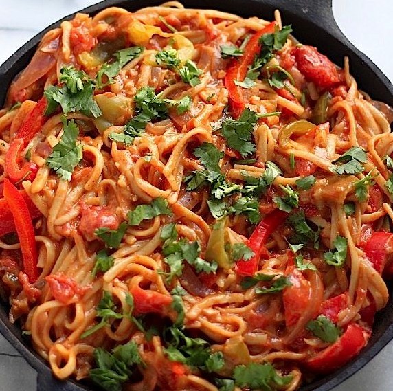 Sunday Suppers: One-Pan Veggie Fajita Pasta #vegetarian #noodles