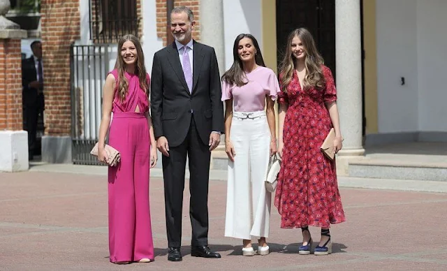 Infanta Sofia wore a Petunia fuchsia jumpsuit by Cayro. Princess Leonor wore a Rosary flower dress by Polin Et Moi