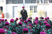 Seluruh Prajurit Petarung Yonmarhanlan I Terima Jam Komandan