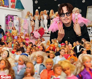 Johnny Depp coleciona bonecas Barbie