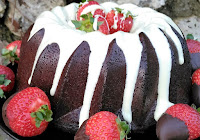 Bundt Cake de Chocolate con Fresas