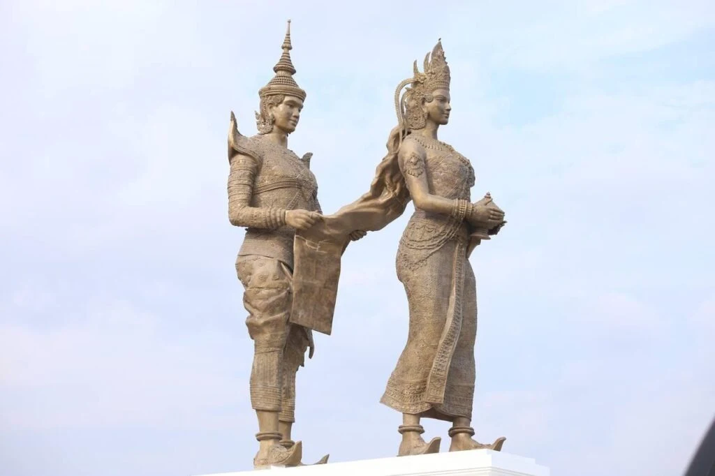 Statue of Preah Thong and Neang Neak