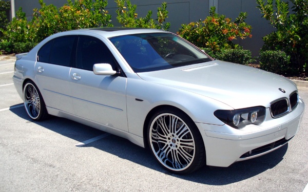 Showcased below is a set of chrome Flaunt wheels on a BMW 7series