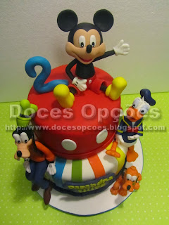 bolo aniversário com o mickey