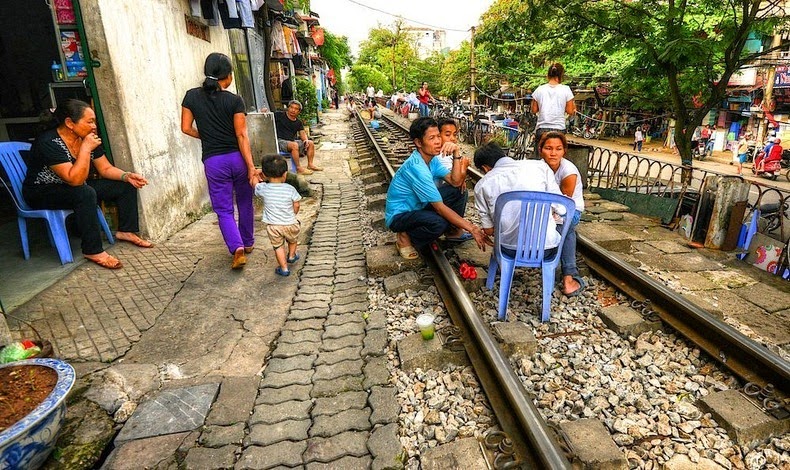hanoi-train-track-8