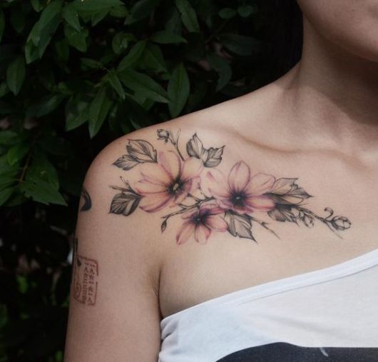 tatuagens femininas para os ombros