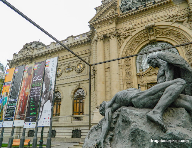 Ícaro e Dédalo, unidos na glória e na morte, no Museu nacional de Belas Artes de Santiago do Chile