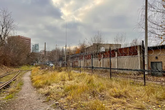 Электрозаводская железнодорожная ветка, бывшие склады Московского машиностроительного завода «Маяк»