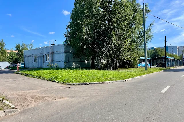 Абрамцевская улица, диспетчерский пункт конечной станции общественного транспорта «Абрамцевская улица»