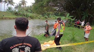 Polsek Wates dan Inafis Datangi TKP Penemuan Mayat di Sungai Serang