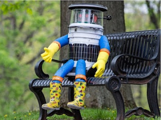 http://m.hitchbot.me/