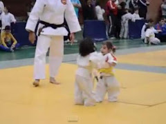 Video 2 Anak Kecil Berlawan Judo Yang Comel