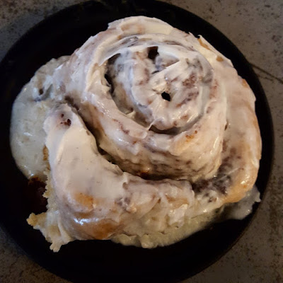 blue-moon-cafe-baltimore-cinnamon-roll