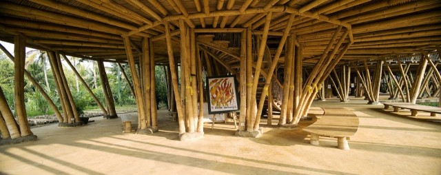 Koran Arsitektur: Desain bangunan Sekolah dari Bambu 