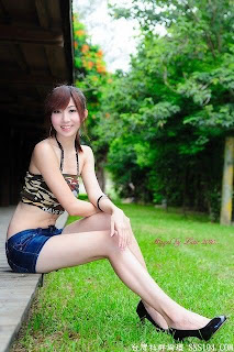 Shen Angel Taiwanese Model Short Jeans Sexy Body 1