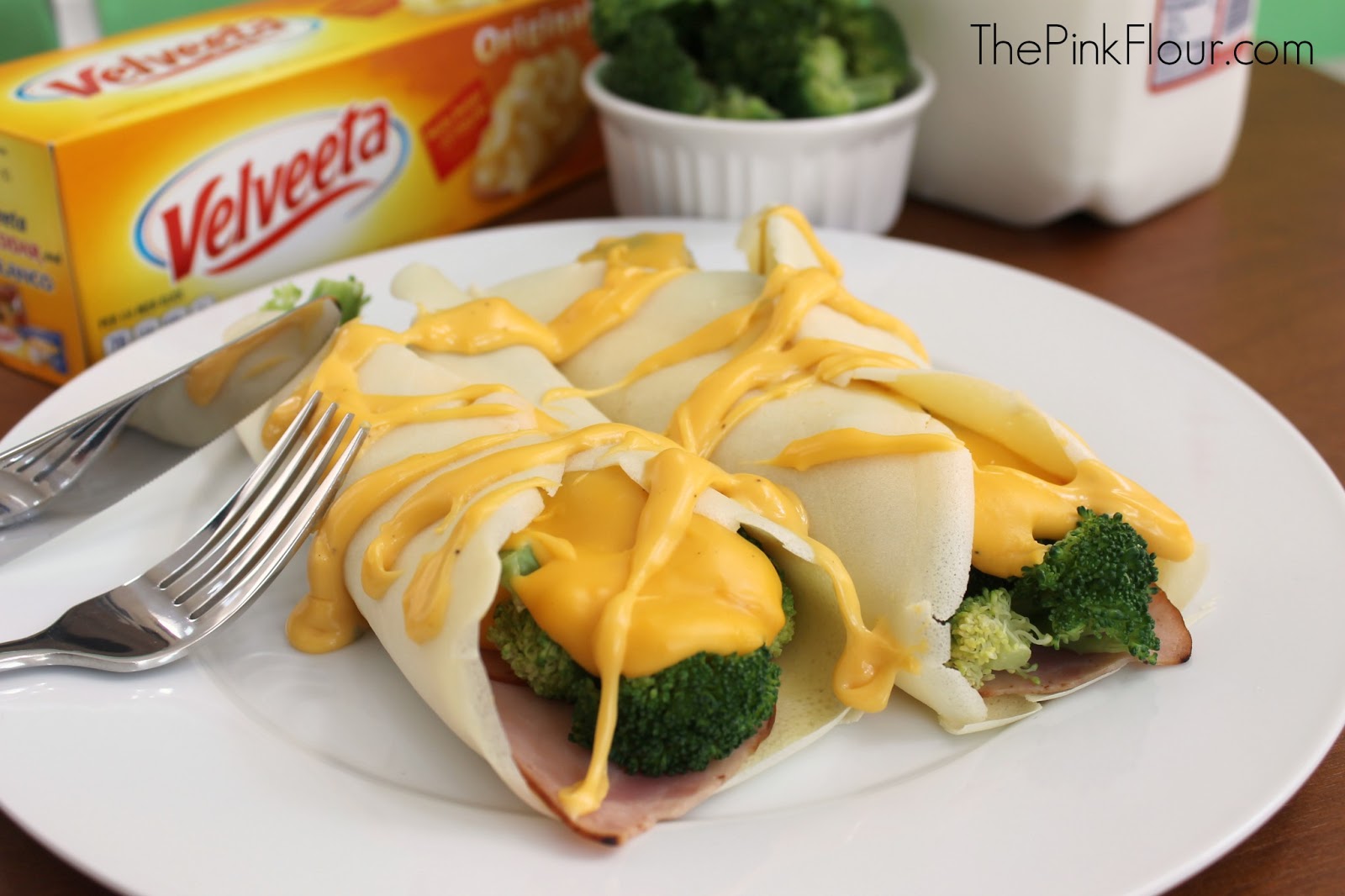 Cheesy Broccoli & Ham Crepes - easy recipe for crepes filled with ham, brocoli & velveeta cheese from www.thepinkflour.com