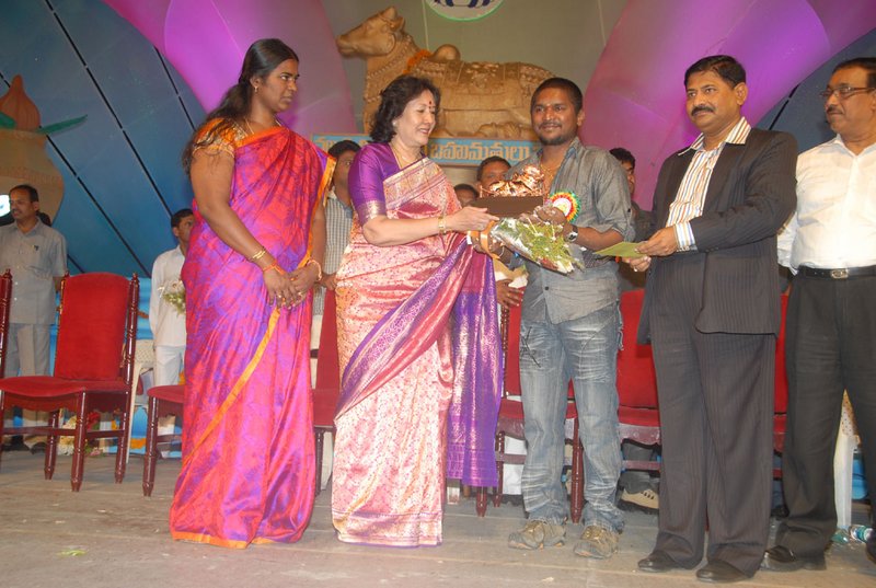 [2010+nandi+awards180-763894.jpg]