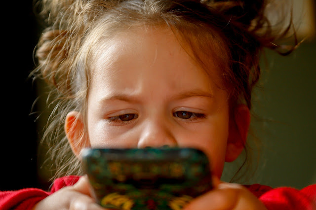 Pengaruh Media Sosial pada Anak-Anak