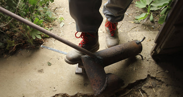 Making an artistic rocket stove from scrap