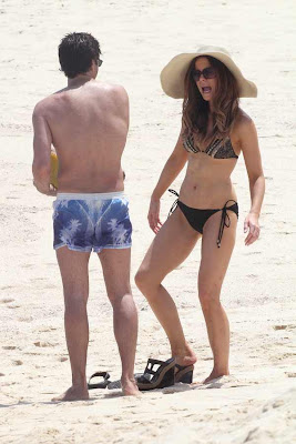 Celebrity Kate Beckinsale Bikini Candids from the Beach in Mexico