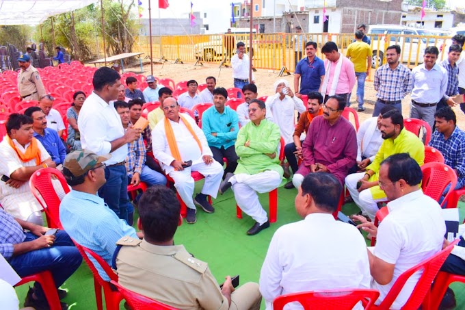 मुख्यमंत्री के निवाली में आयोजित लाड़ली बहना सम्मेलन के मद्देनजर केबिनेट मंत्री ने किया कार्यक्रम स्थल का निरीक्षण   In view of the Chief Minister's Ladli Bahna Sammelan organized in Niwali, the cabinet minister inspected the venue