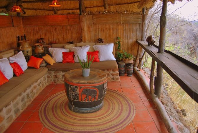 http://www.zambia-reservations.com/taita_falcon_lodge.html