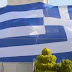 Βίντεο: Έντυσε το σπίτι του με ελληνική σημαία... 140 τετραγωνικών!