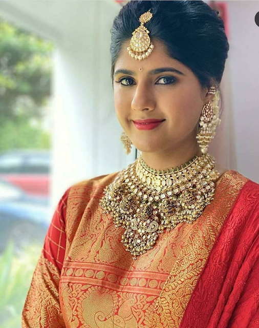 Bride in Kundan Lakshmi Choker