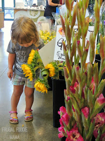 Family Friendly Travel in Columbus, OH- North Market via thefrugalfoodiemama.com