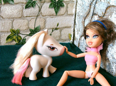 Nowe nabytki lalkowe-Ponyz i Chou Chou/New Dolls session - doll picknic and fairy garden