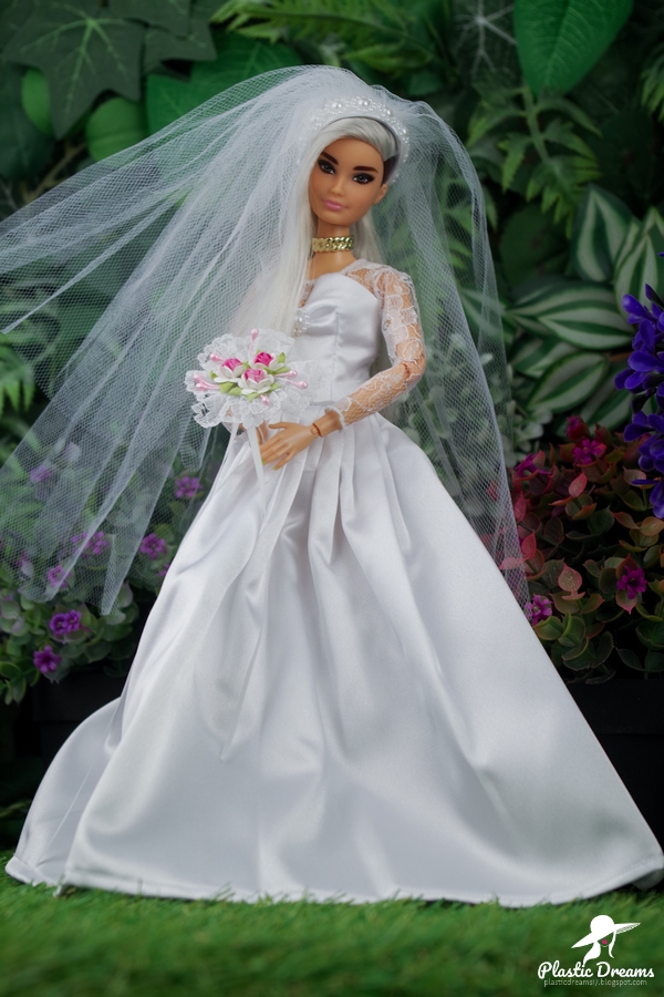 barbie en robe de mariée