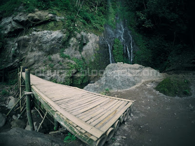 Jembatan Air Terjun Goa Semar