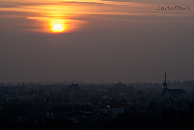 Zachód słońca we Wrocławiu ze Wzgórza Gajowego