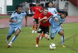 Persija vs Persela = 1-2 , Diusir dari Jakarta , Dibunuh di Solo , Terkapar Di Dasar klasemen