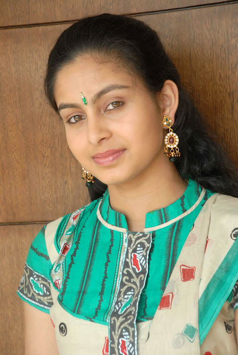 abhinaya dumbdeaf latest photos