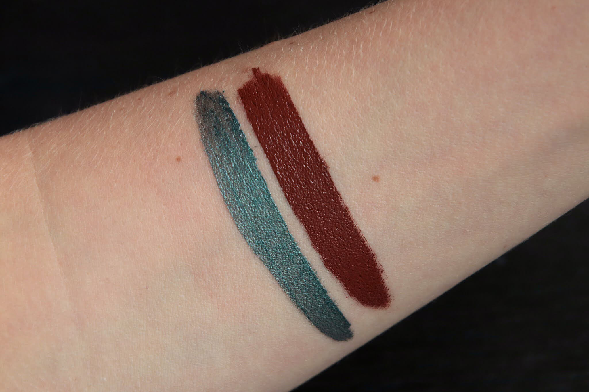 Last fard à paupières liquid 221 paon 211 moka swatch