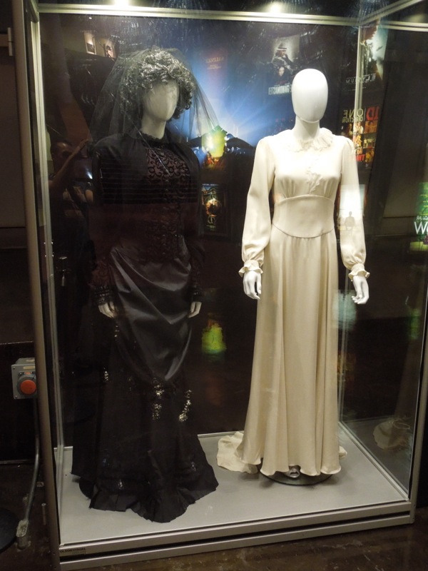 Hollywood Movie Costumes and Props: Scary costumes and 
